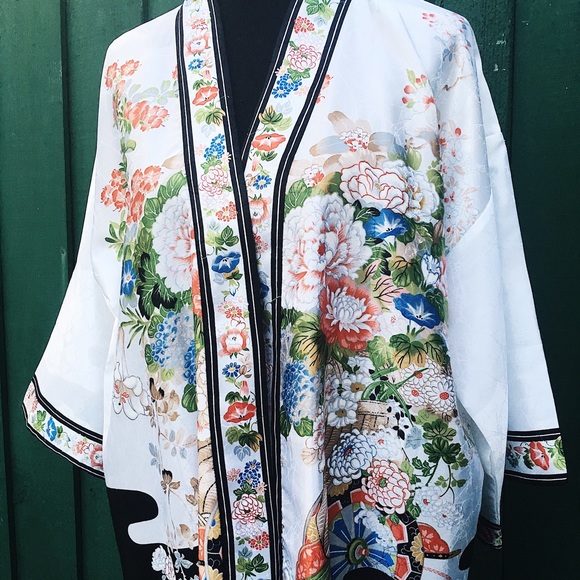 White floral kimono made in Japan gorgeous long - Picture 2 of 8